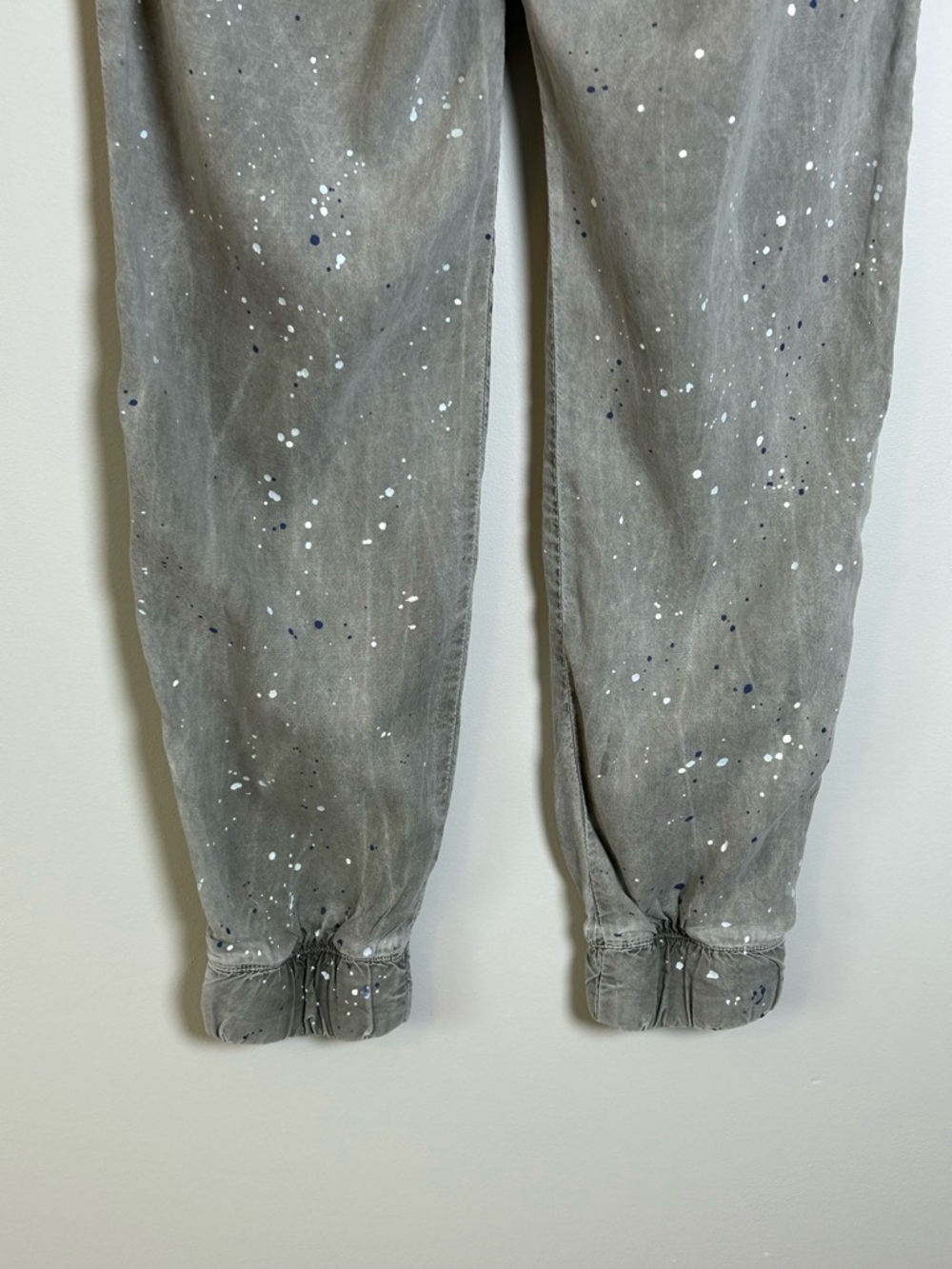 cloth & stone Anthropologie Light Gray tencel Joggers size M paint splatter - Picture 8 of 14